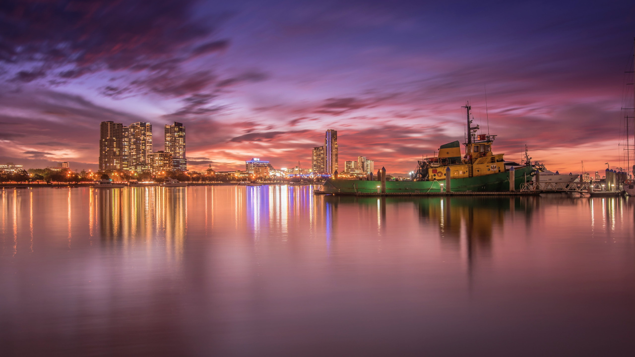 Обои Голдкост, отражение, вода, сумрак, городской пейзаж в разрешении 1280x720