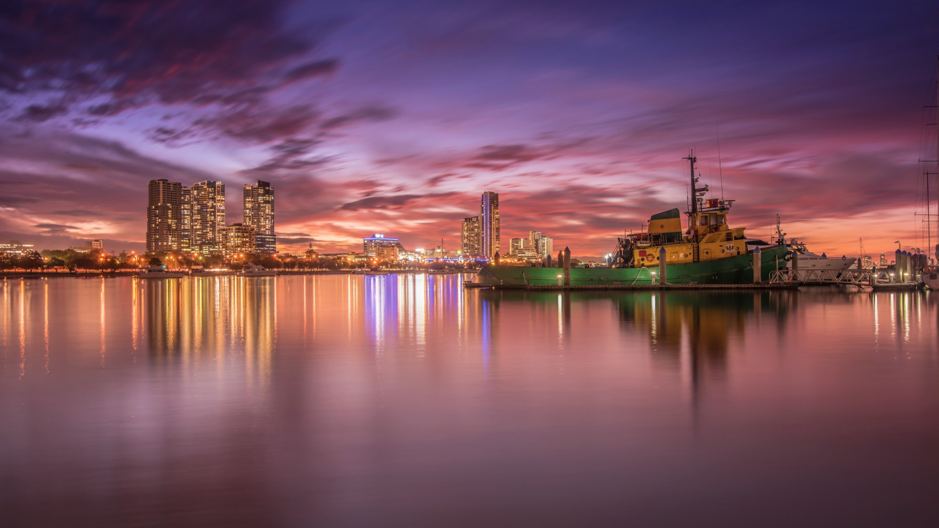 Обои Голдкост, отражение, вода, сумрак, городской пейзаж в разрешении 1366x768