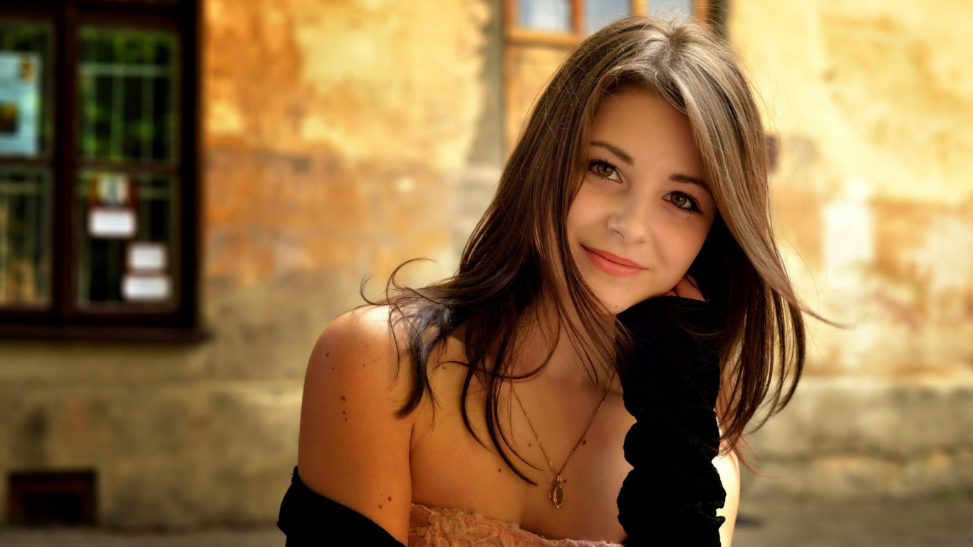 Обои модель, красота, леди, желтый, лицо в разрешении 1366x768