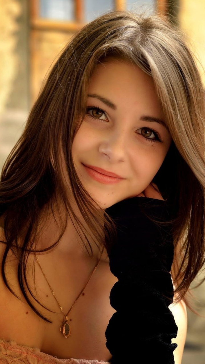 Обои модель, красота, леди, желтый, лицо в разрешении 720x1280