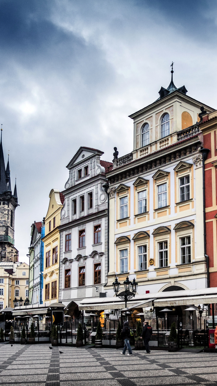 Обои староместская площадь, пражские астрономические часы, городская площадь, город, городок в разрешении 750x1334
