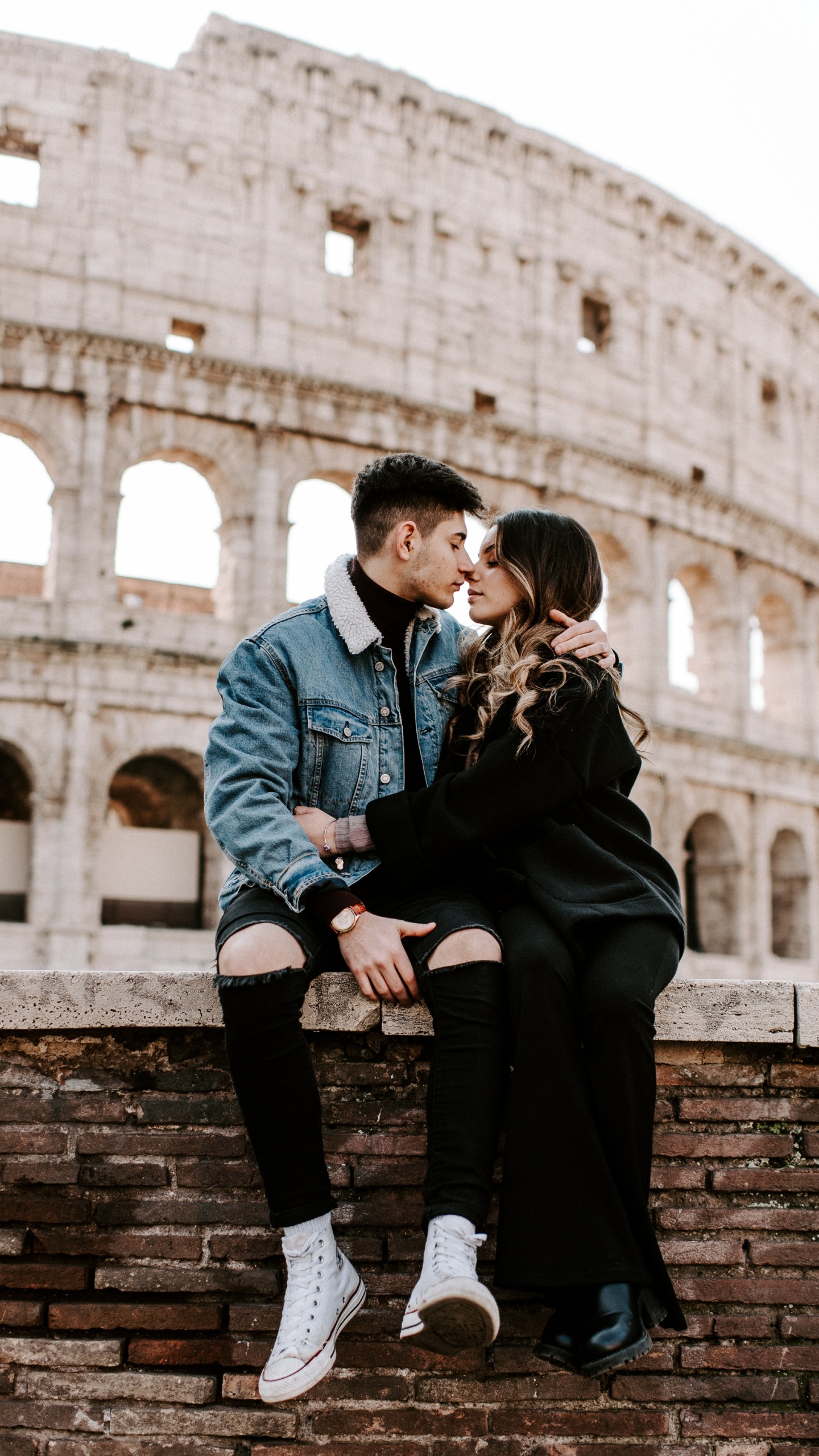 Обои Колизей, роман, медовый месяц, взаимодействие, любовь в разрешении 1440x2560