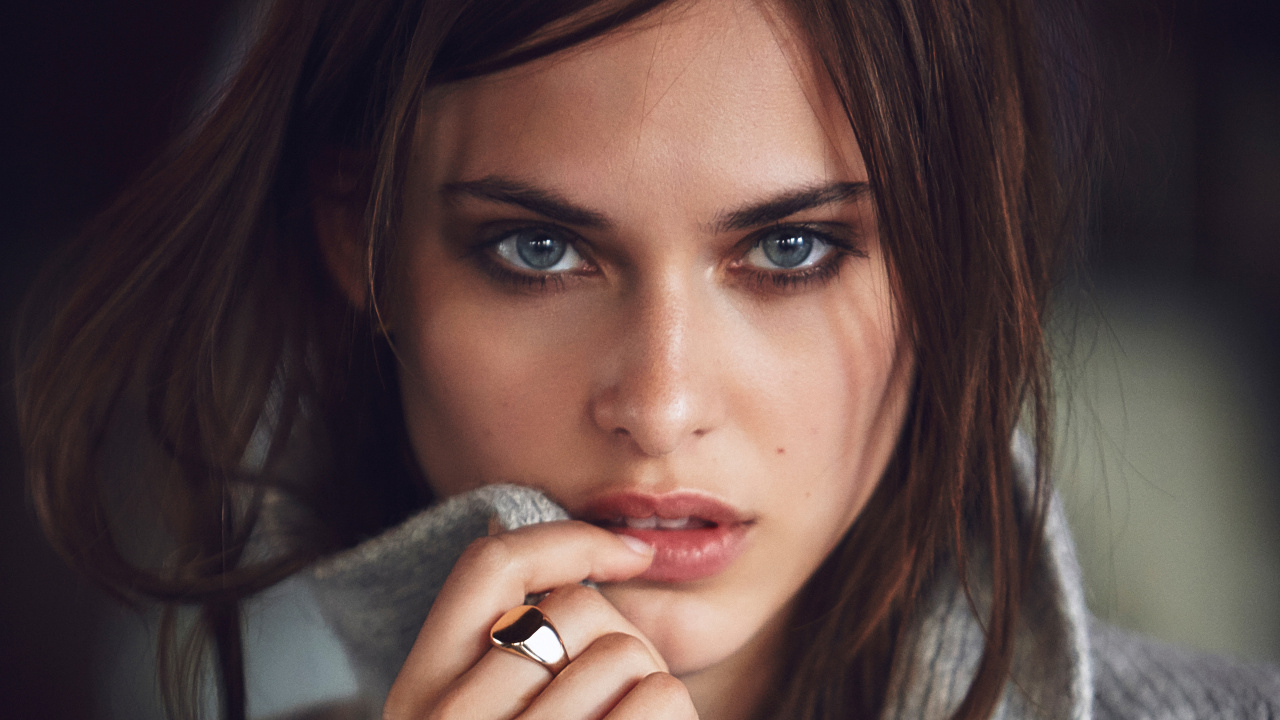 Обои модель, лицо, волосы, губа, бровь в разрешении 1280x720