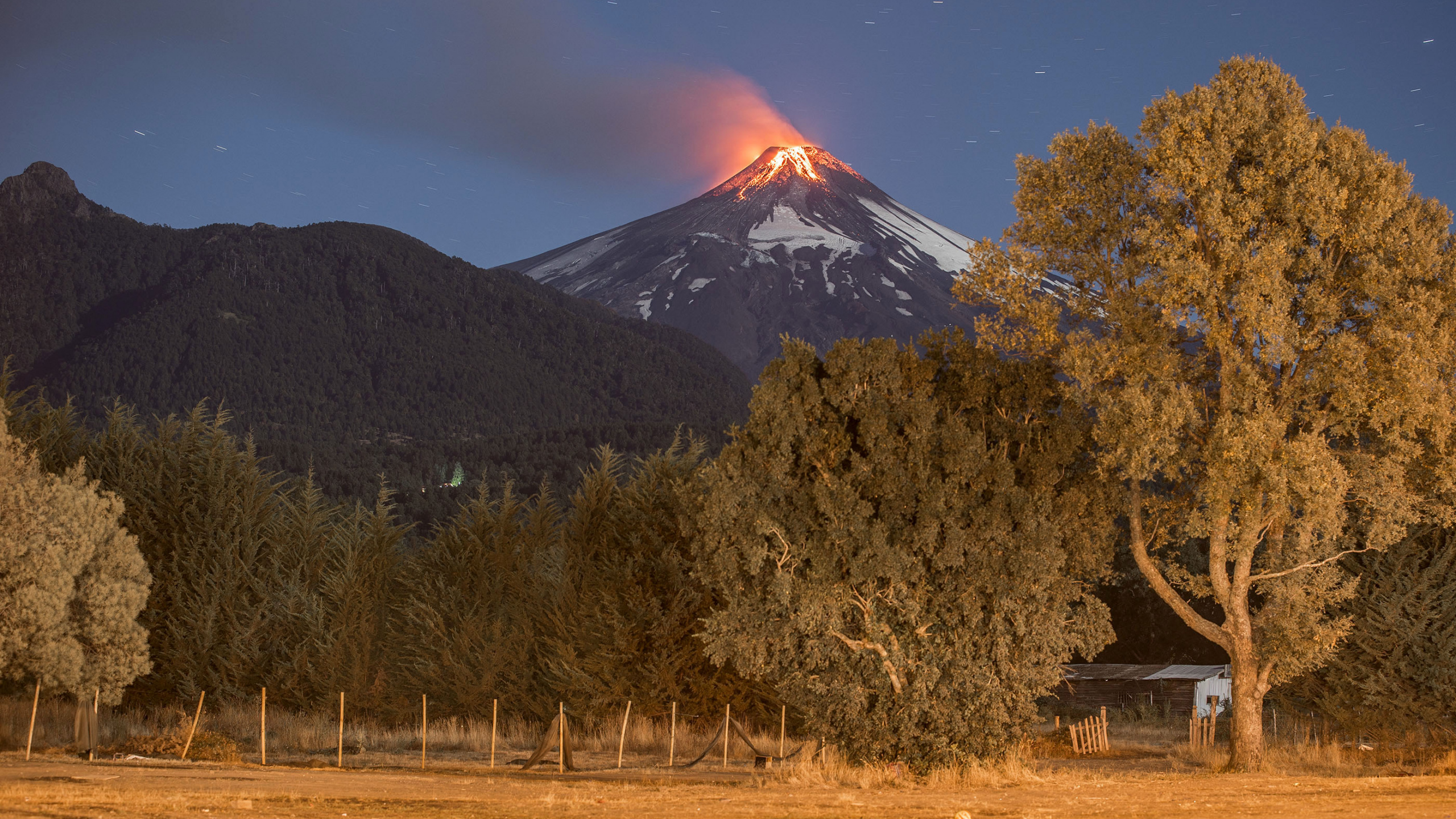 Обои Вильяррика, Pucn, вулкан, Coaripe, Курареуэ в разрешении 2560x1440