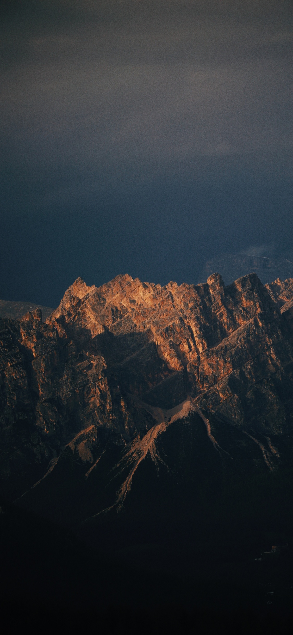 Обои атмосфера, гора, облако, послесвечение, склон в разрешении 1125x2436