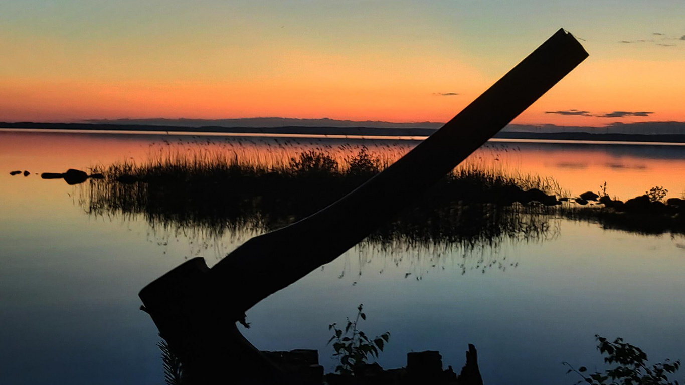 Обои отражение, вода, облако, гидроресурсы, растение в разрешении 1366x768