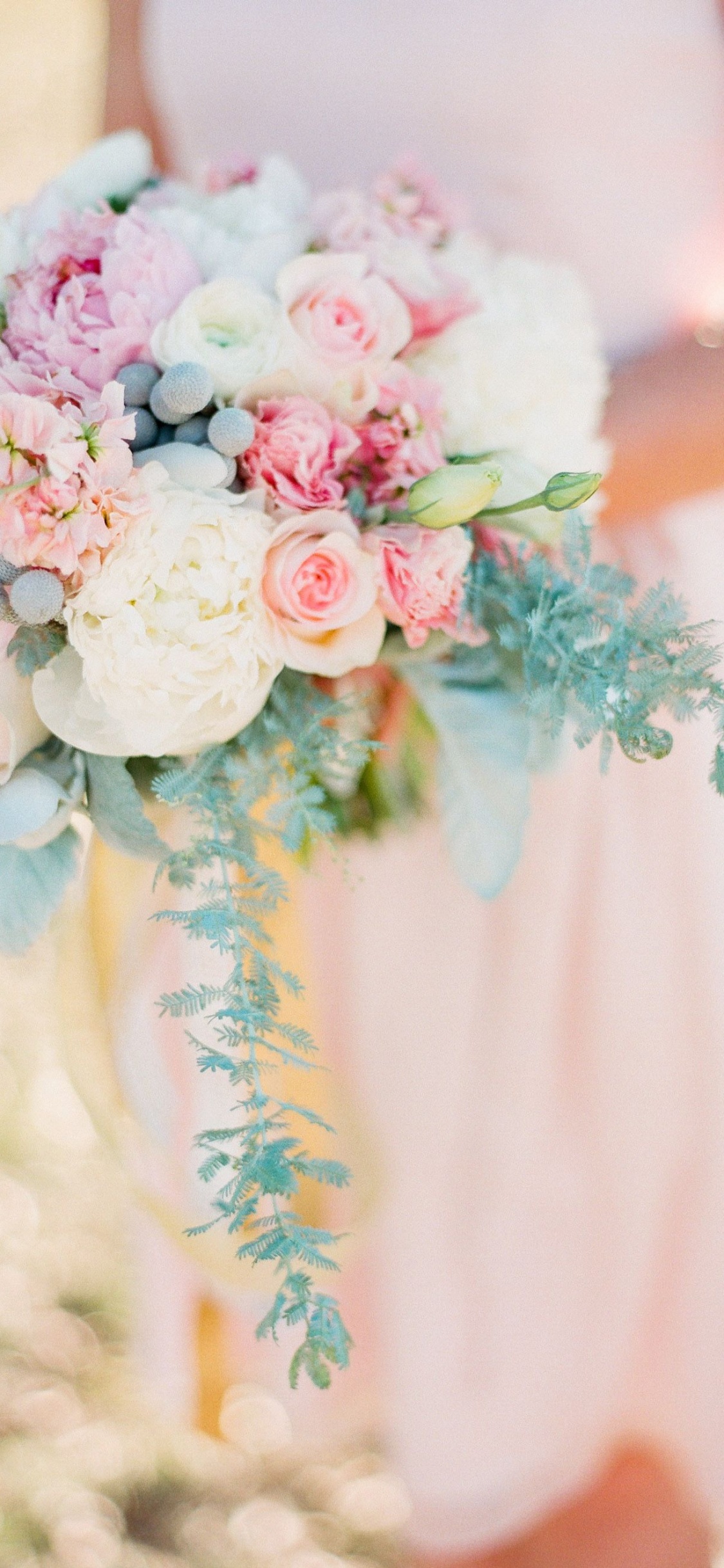 Обои растение, свадьба, синий, невесты, букет в разрешении 1125x2436