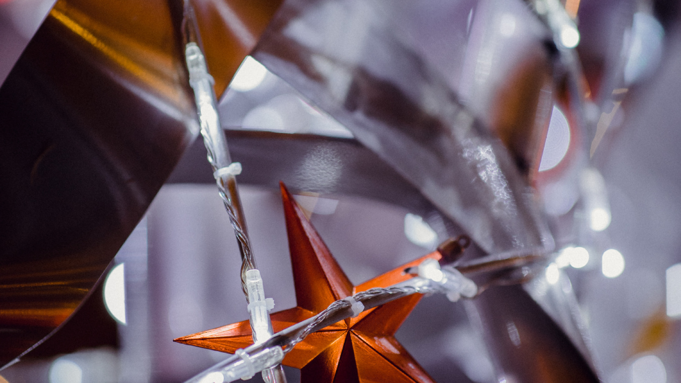 Обои гирлянда, ветвь, Новый год, металл, Апельсин в разрешении 1366x768