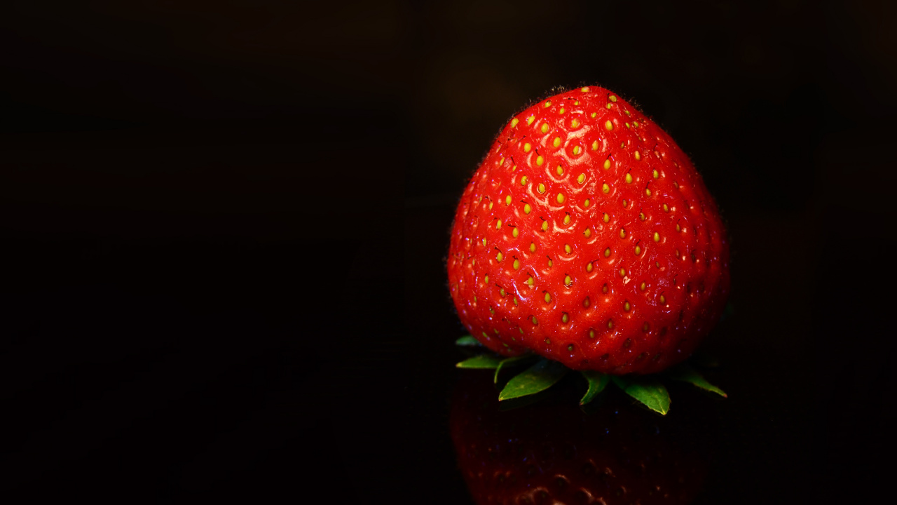 Обои клубника, фрукты, ягоды, красный цвет, растение в разрешении 1280x720