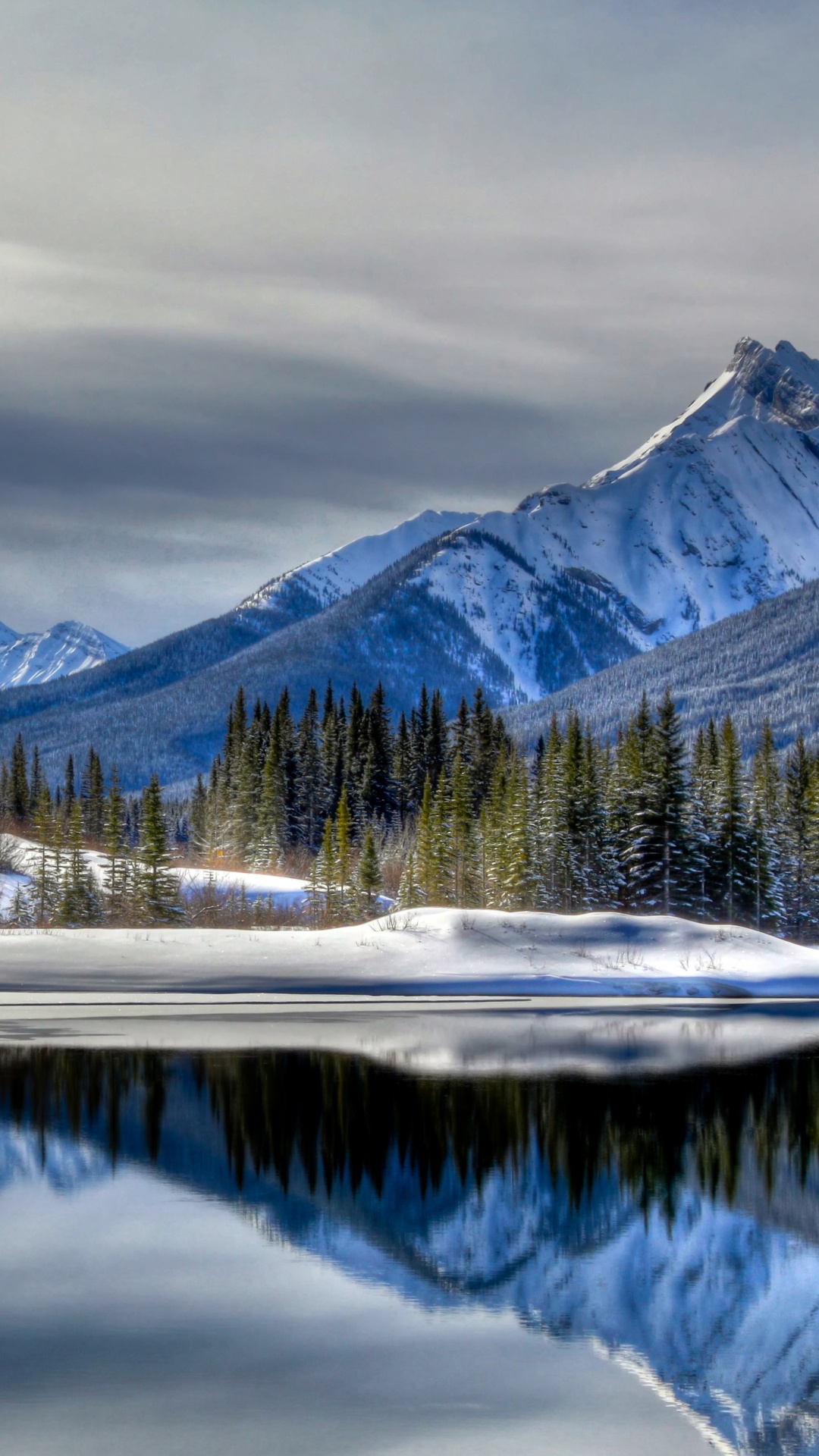 Обои природа, снег, гора, отражение, зима в разрешении 1080x1920