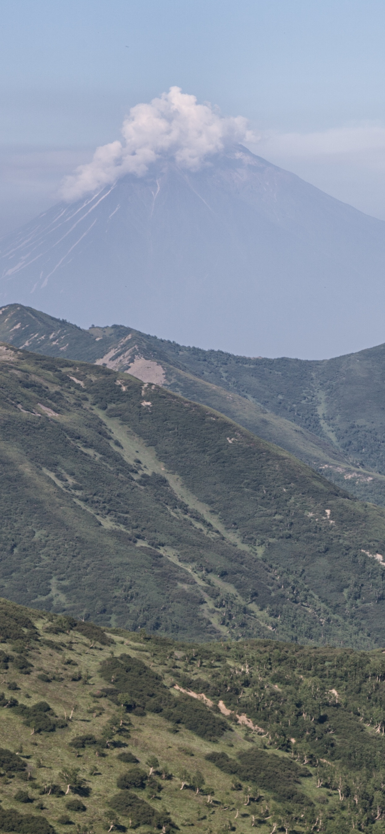 Обои хребет, вулканы камчатки, Камчатский полуостров, вулкан, пейзажи гор в разрешении 1242x2688