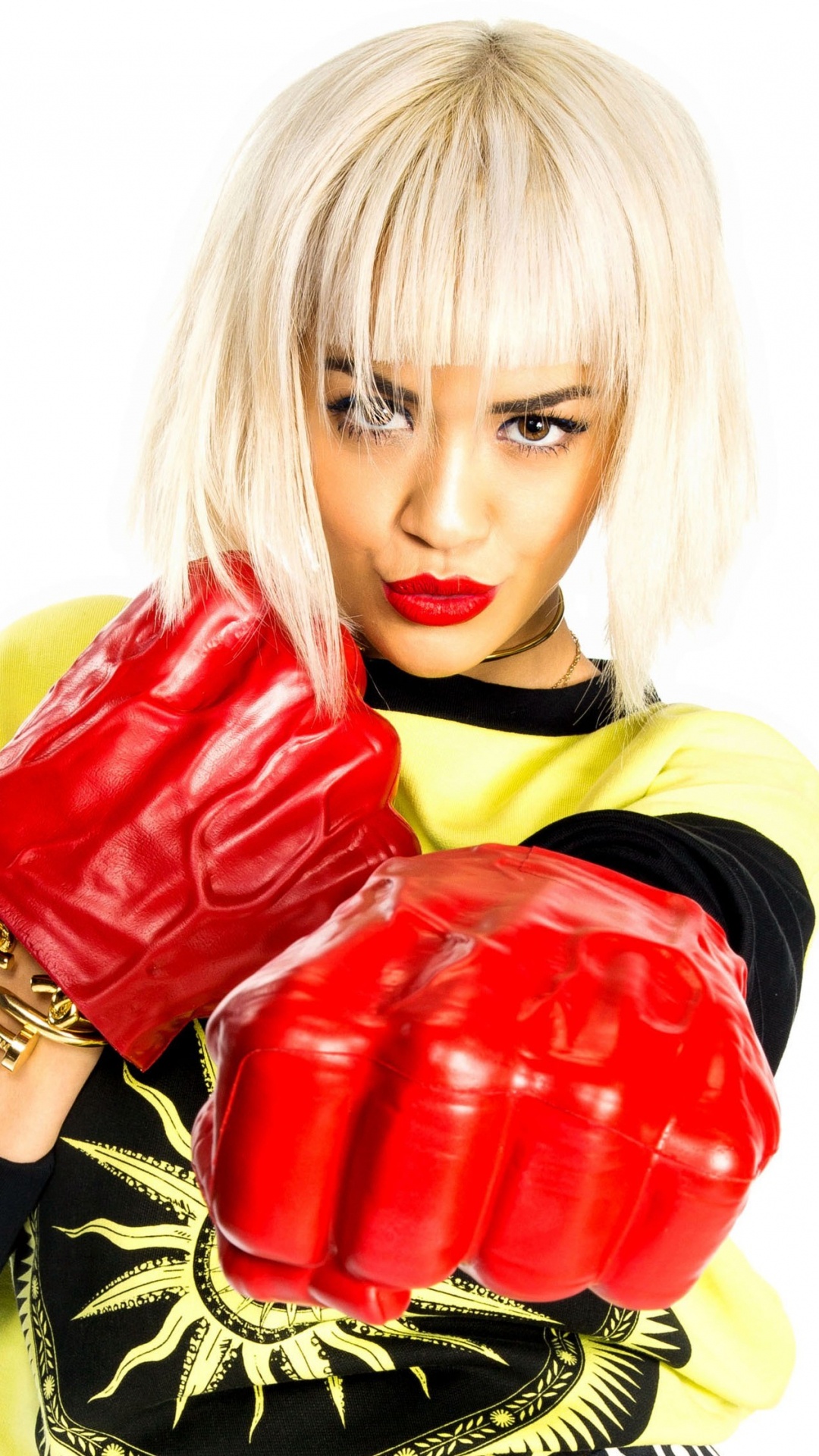 Обои перчатка, Рита ора, боксерская перчатка, красный цвет, оборудование для бокса в разрешении 1080x1920