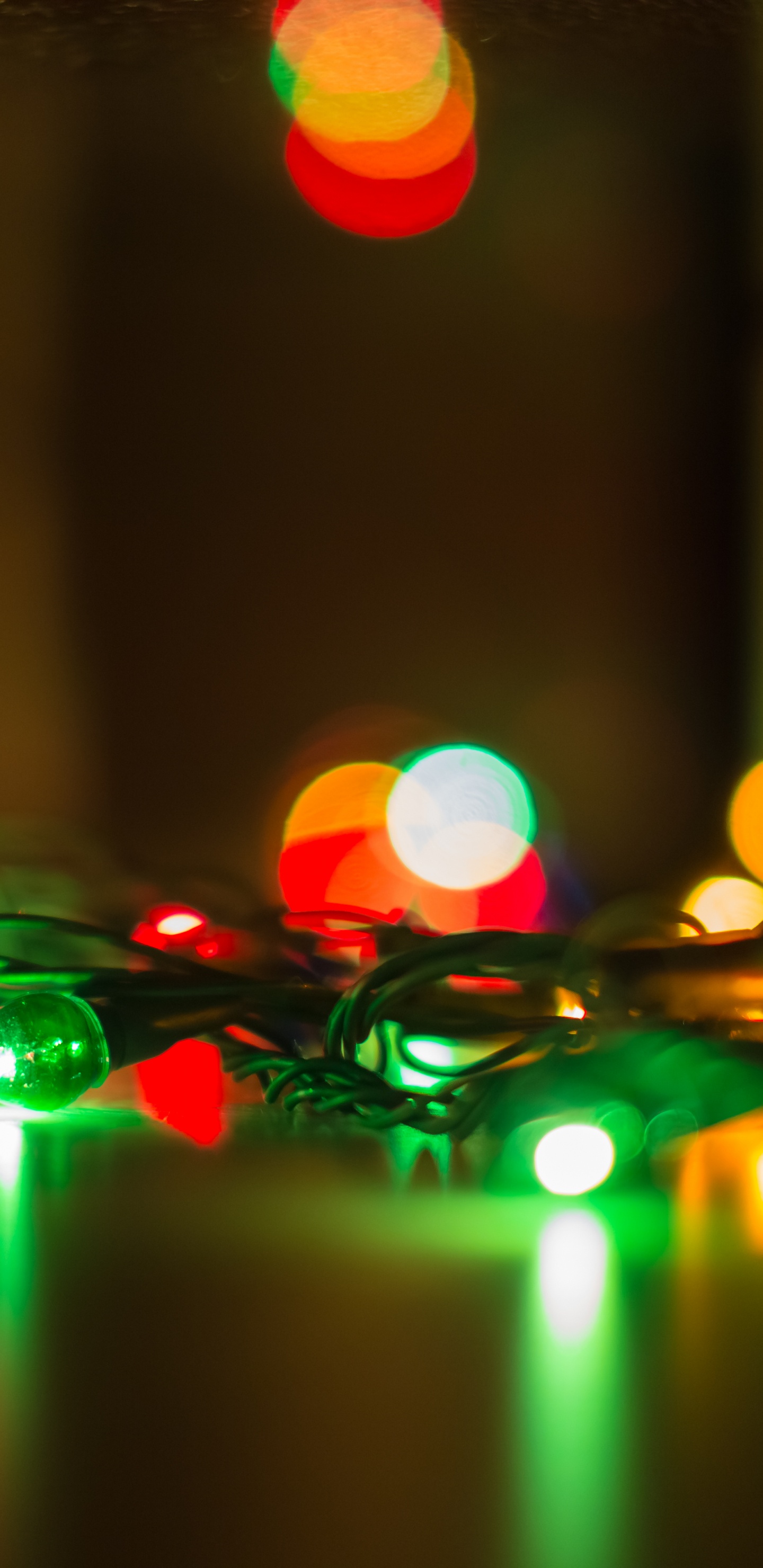 Обои Рождественские огни, гирлянда, Рождественский день, свет, освещение в разрешении 1440x2960
