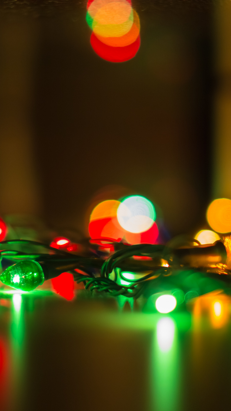 Обои Рождественские огни, гирлянда, Рождественский день, свет, освещение в разрешении 750x1334