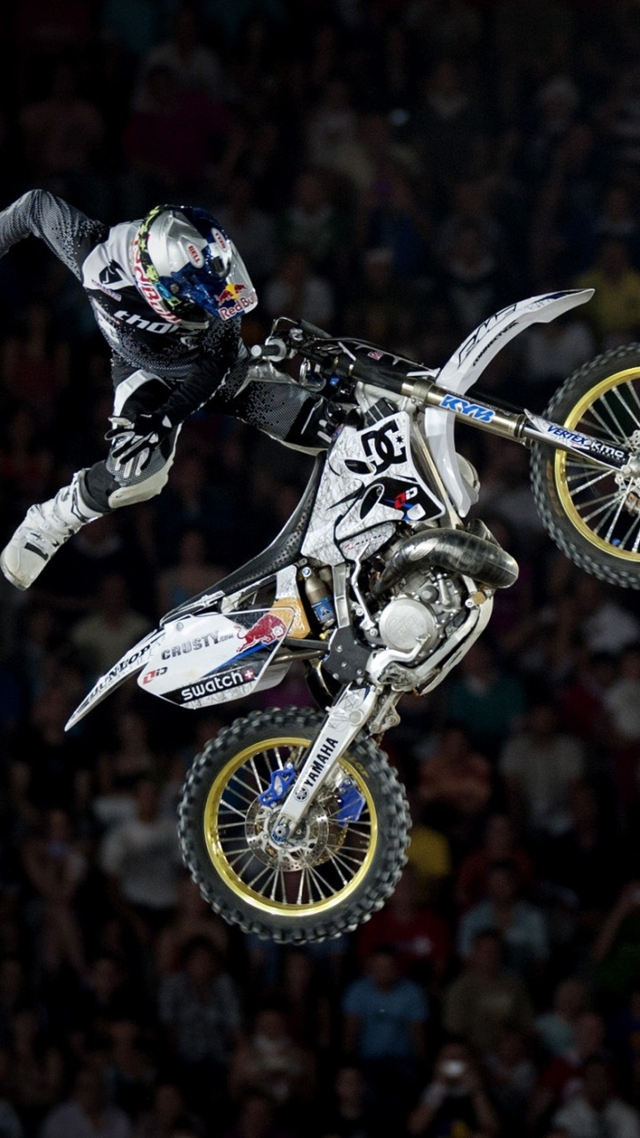 Обои Фристайл мотокросс, мотокросс, мотоцикл, трюк, гонки на мотоциклах в разрешении 720x1280