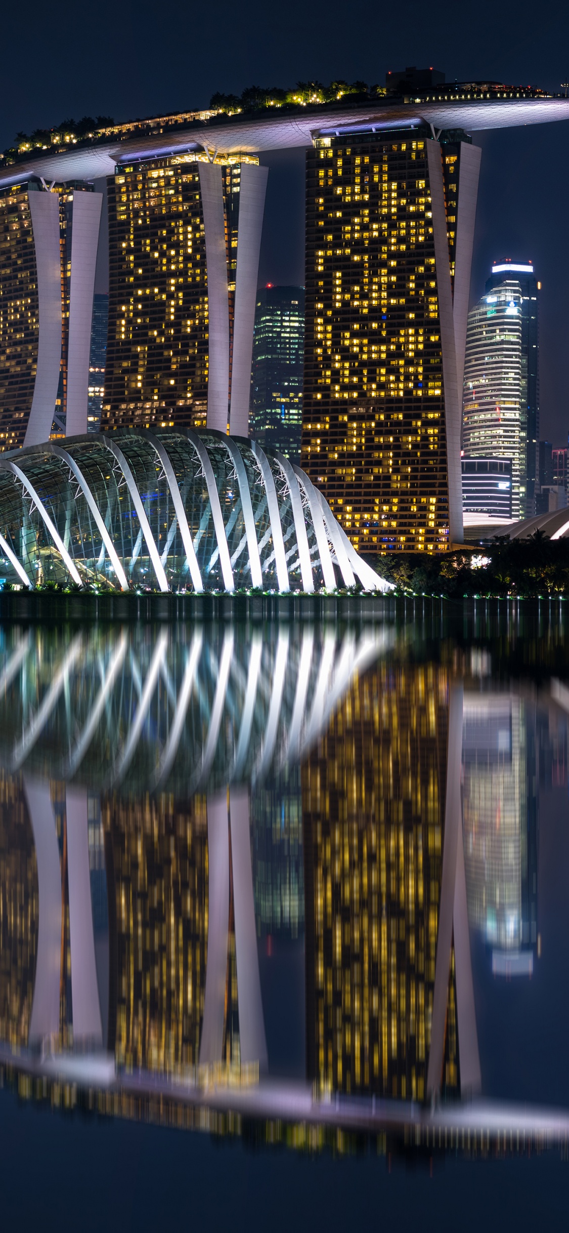 Обои Марина Бэй Сэндс Сингапур, городской пейзаж, город, отражение, метрополия в разрешении 1125x2436