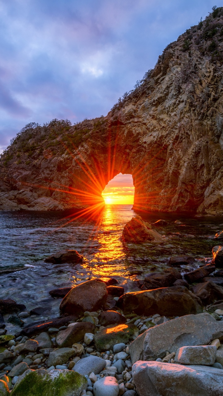 Обои закат, восход солнца, гора, рок, море в разрешении 720x1280