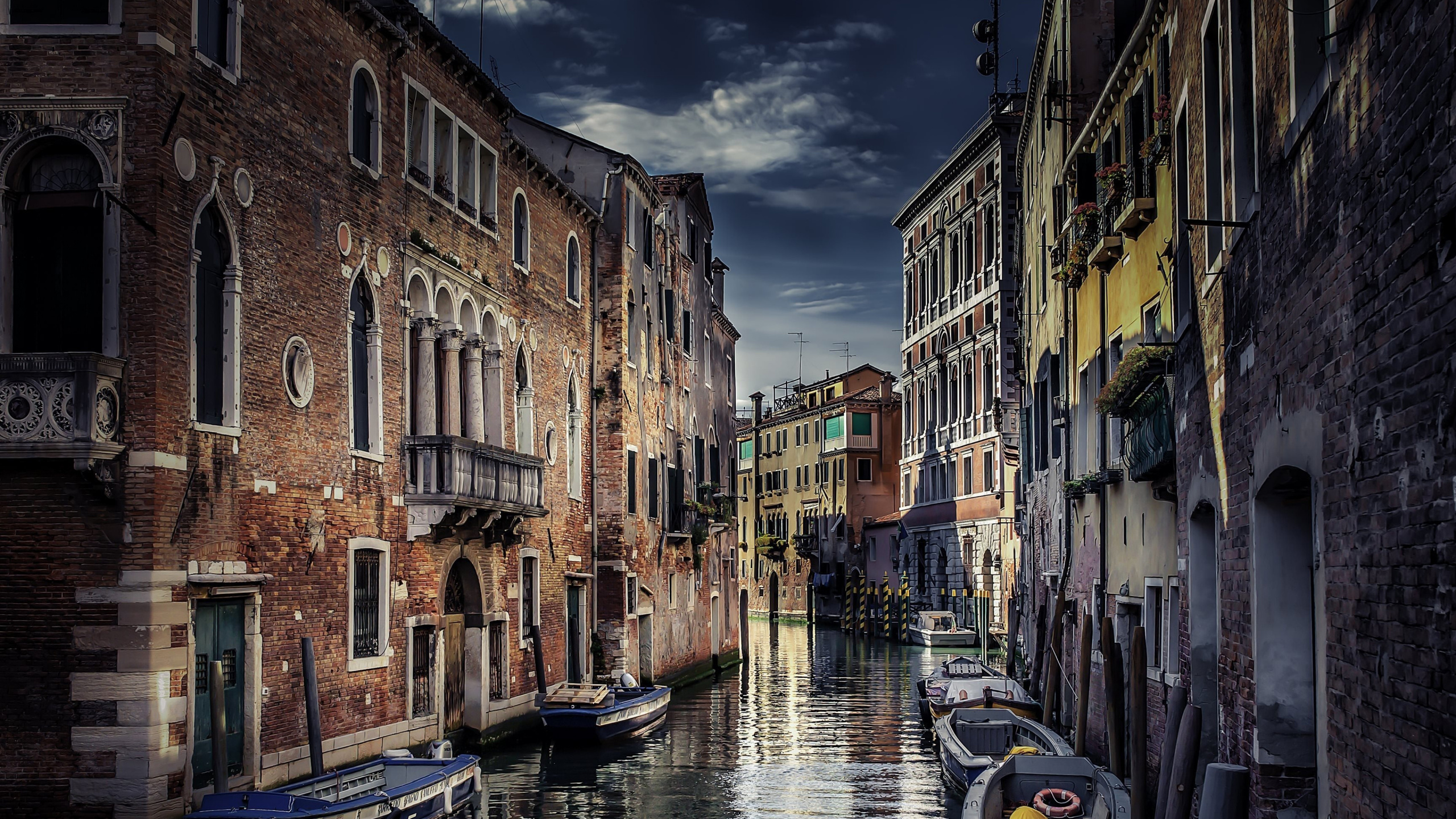 Обои Гранд-канал, гондола, канал, водный путь, вода в разрешении 2560x1440