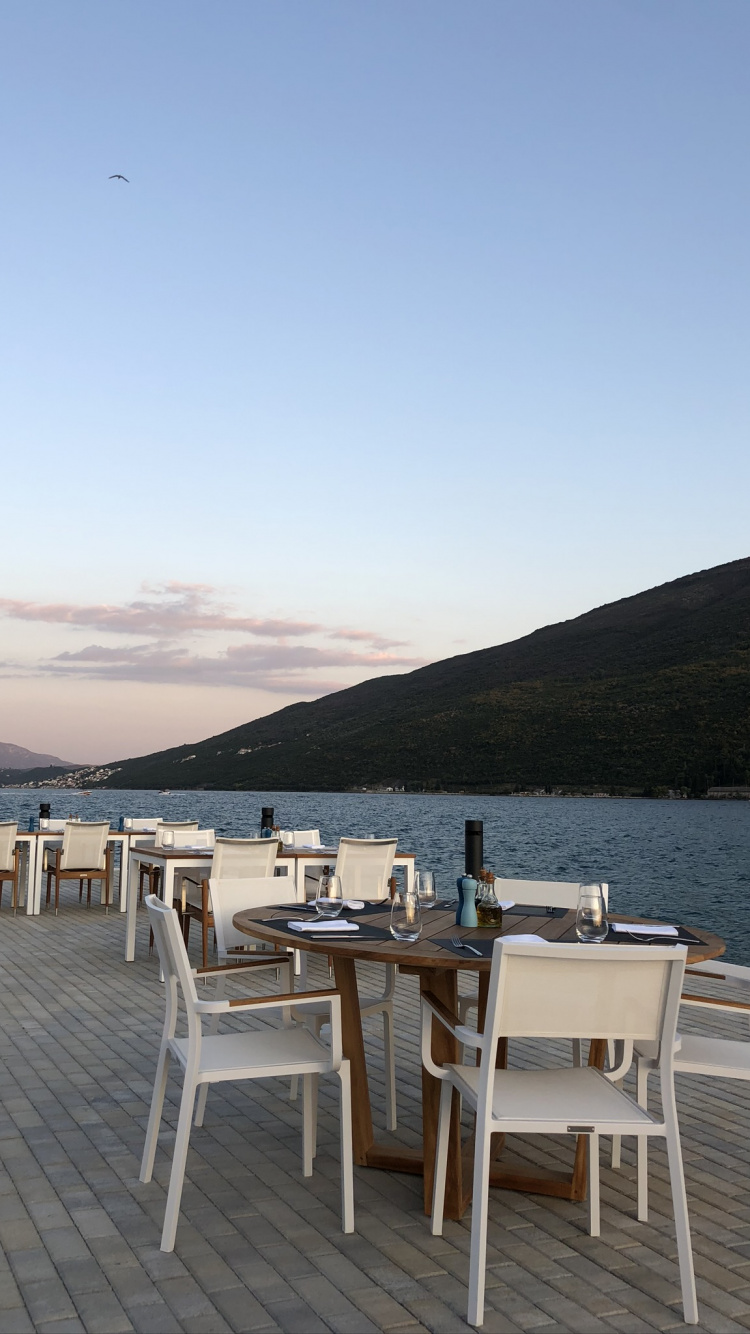 Обои недвижимость, вода, мебель, таблица, плоть в разрешении 750x1334