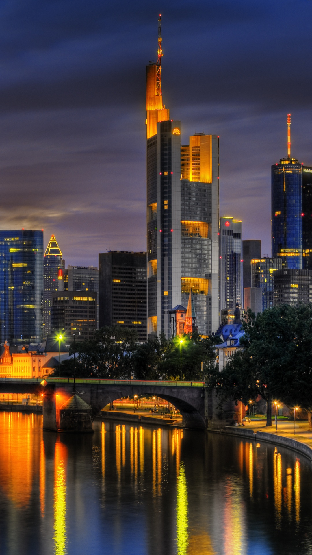 Обои Франкфурт, городской пейзаж, город, линия горизонта, отражение в разрешении 1080x1920