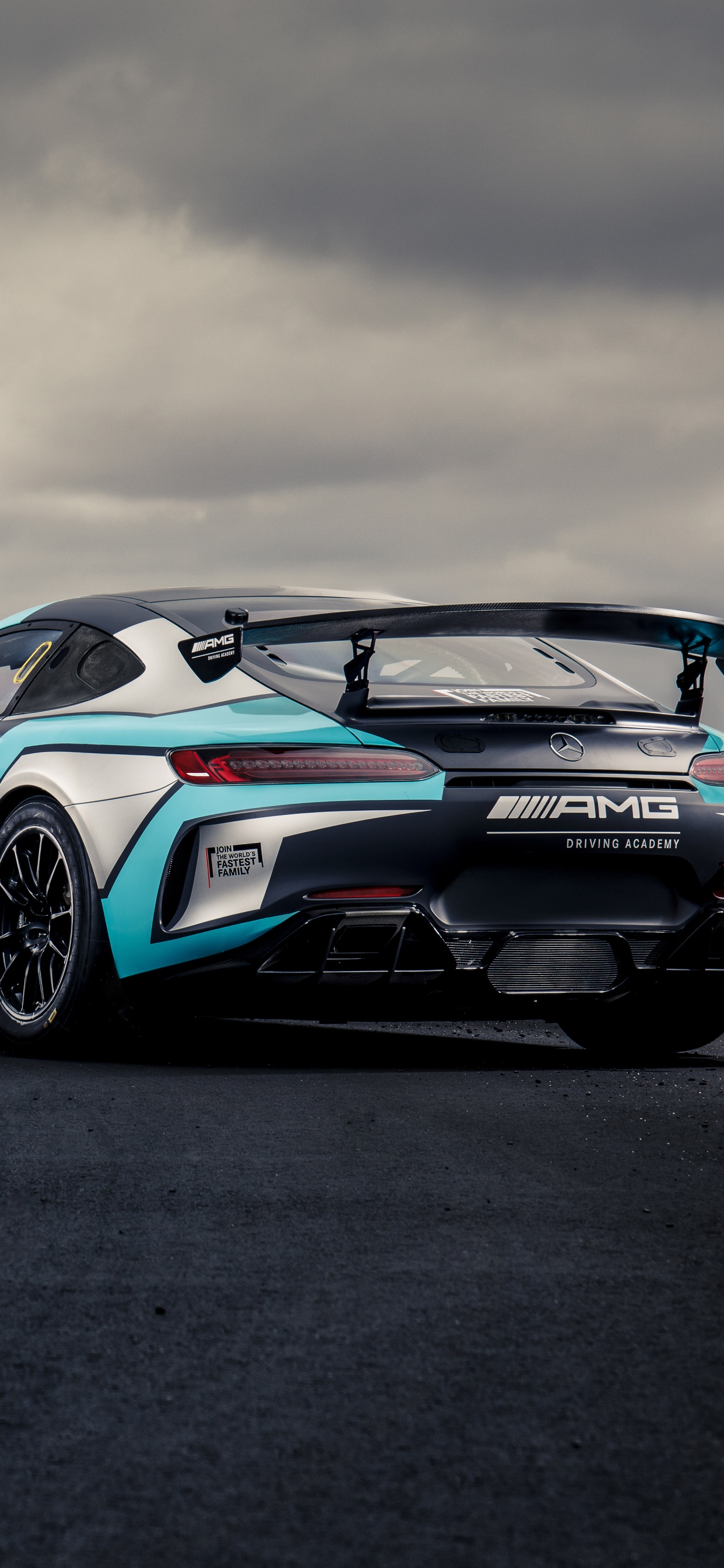 Обои авто, спорткар, суперкар, ипподром, выносливость гонки мотоспорт в разрешении 1242x2688