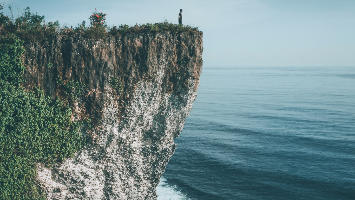 Обои Каранг Бома Скалы, мыс, человек, обрыв, местность в разрешении 1366x768