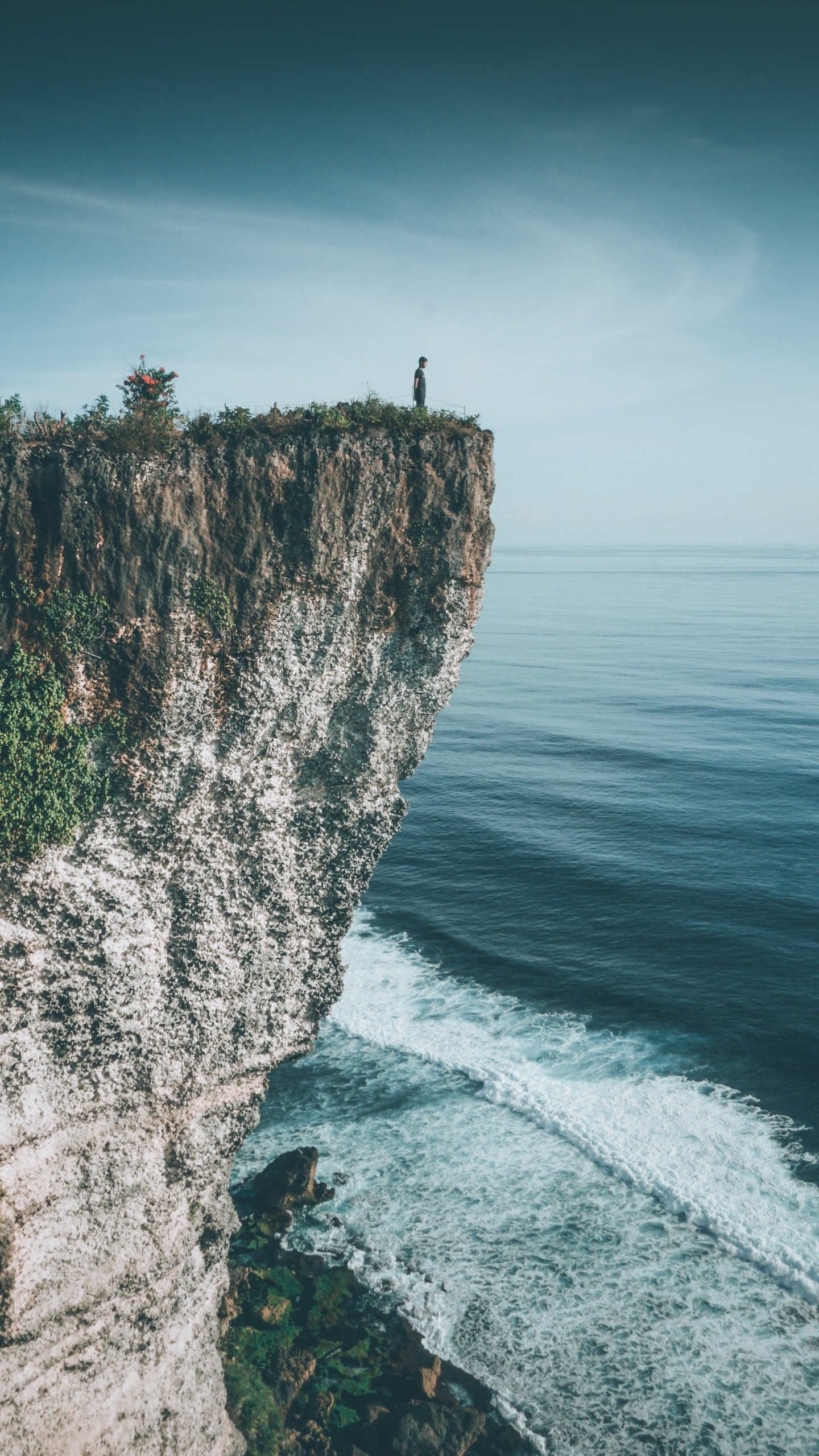 Обои Каранг Бома Скалы, мыс, человек, обрыв, местность в разрешении 1440x2560