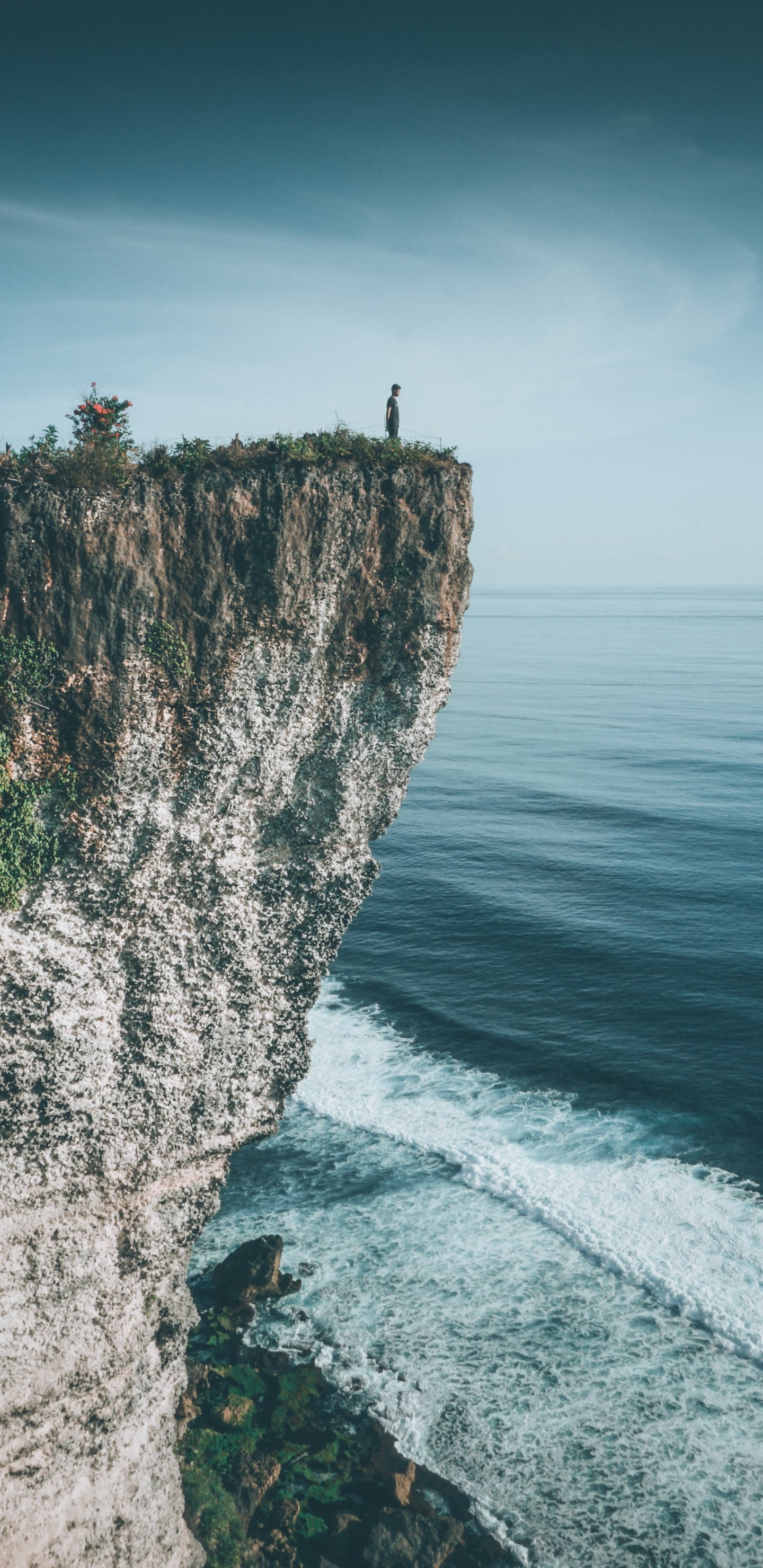 Обои Каранг Бома Скалы, мыс, человек, обрыв, местность в разрешении 1440x2960
