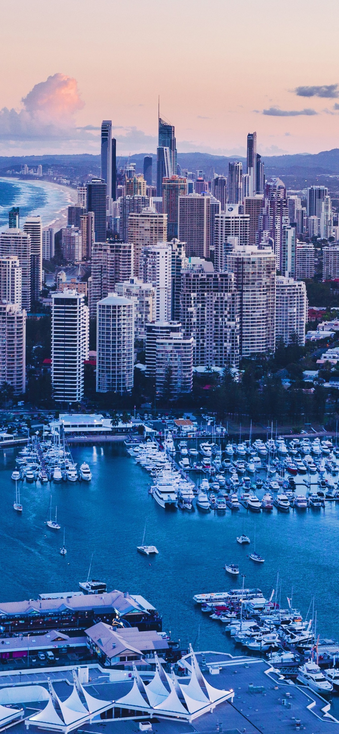 Обои Голдкост, вода, облако, гидроресурсы, лодка в разрешении 1125x2436