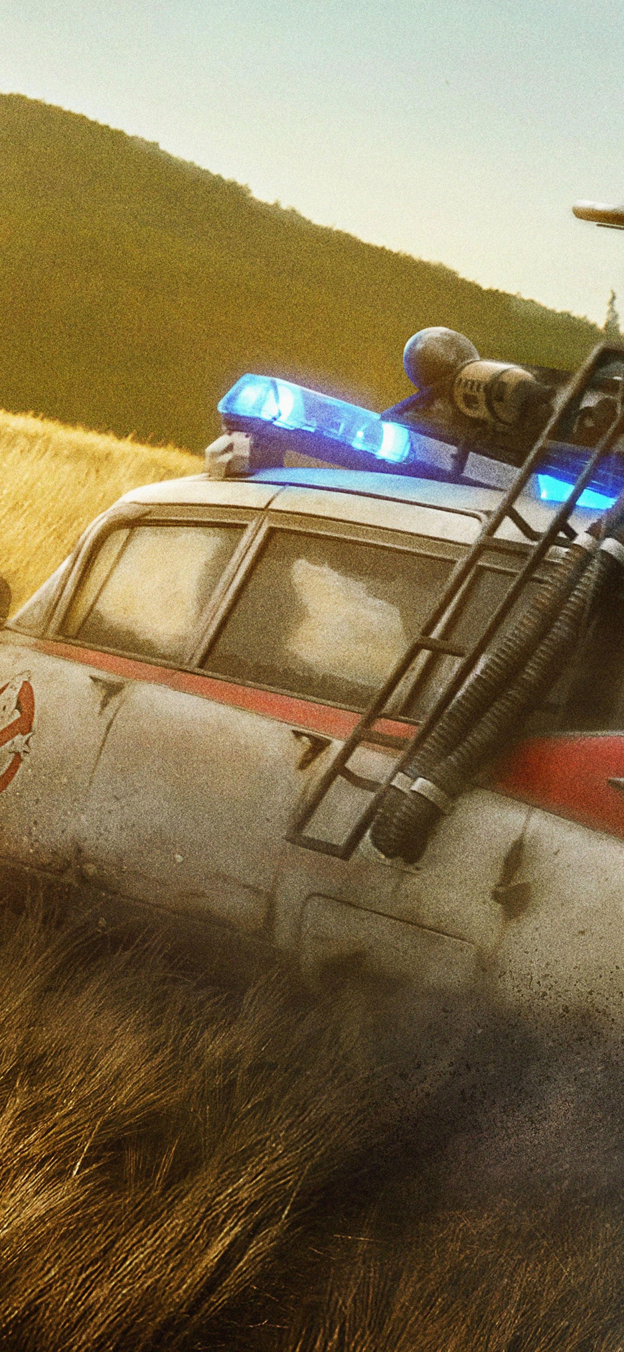 Обои Охотники за привидениями: Наследники, Коламбия Пикчерз, экшн, винтокрылая машина, автомобильное освещение в разрешении 1242x2688