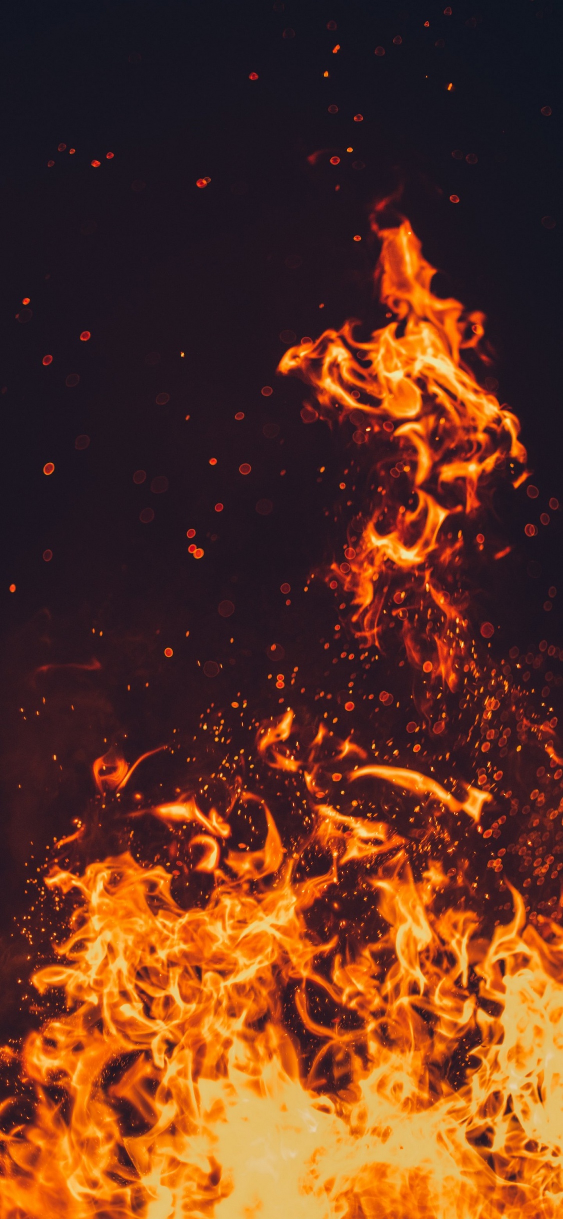 Обои огонь, пламя, Искра, тепло, красный цвет в разрешении 1125x2436