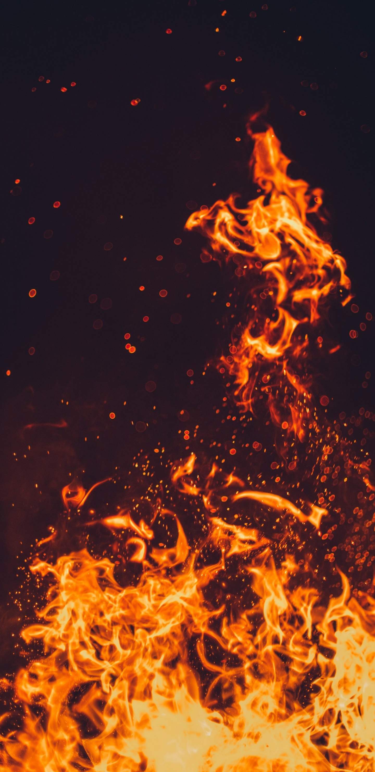 Обои огонь, пламя, Искра, тепло, красный цвет в разрешении 1440x2960