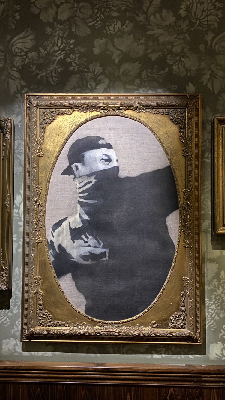 Обои стена, обнесенный стеной отель, Палестина, живопись, граффити в разрешении 750x1334