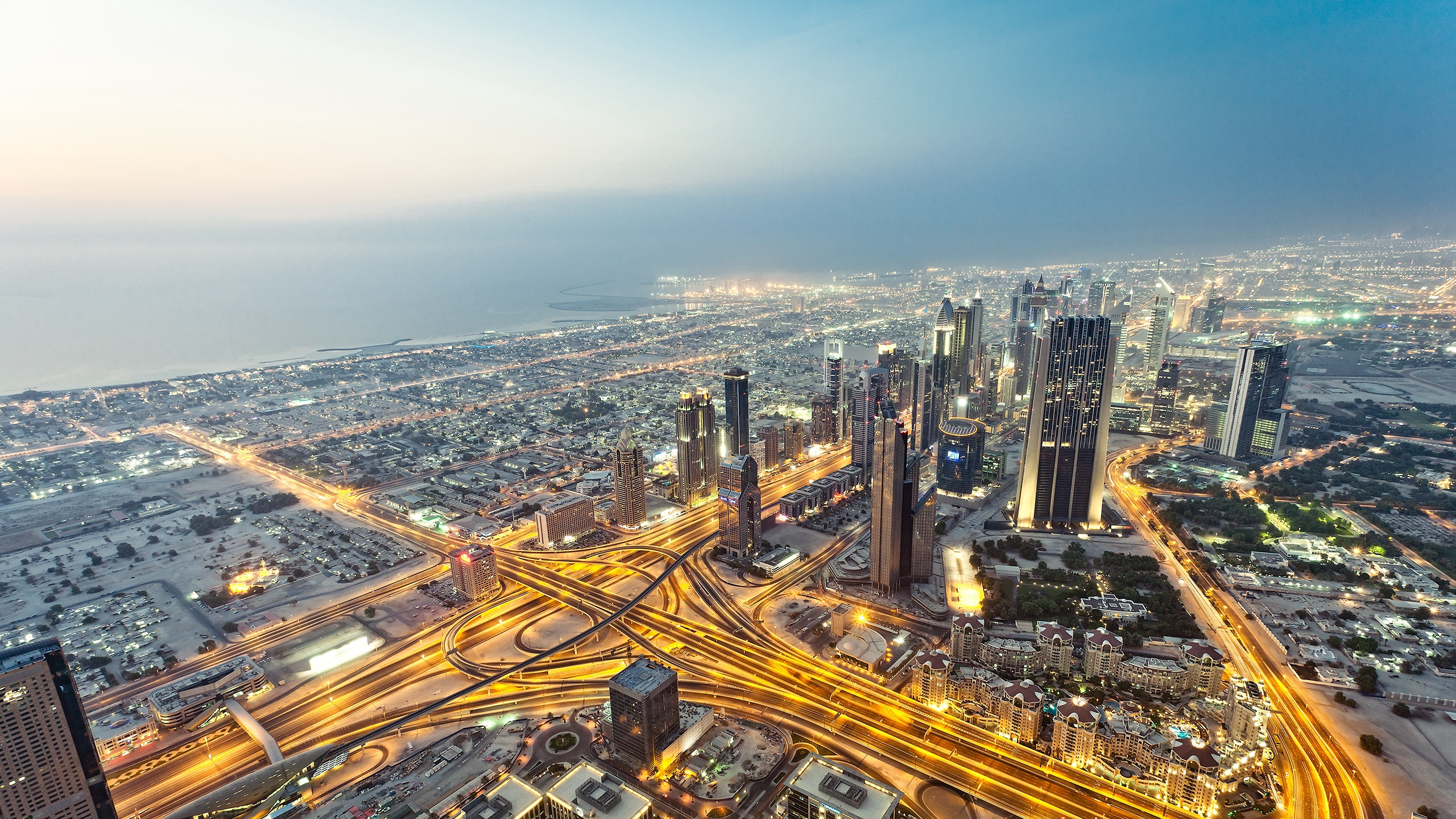 Обои Бурдж Халифа, Бурдж-Халифа-вид сверху, вышка, городской пейзаж, городской район в разрешении 2560x1440