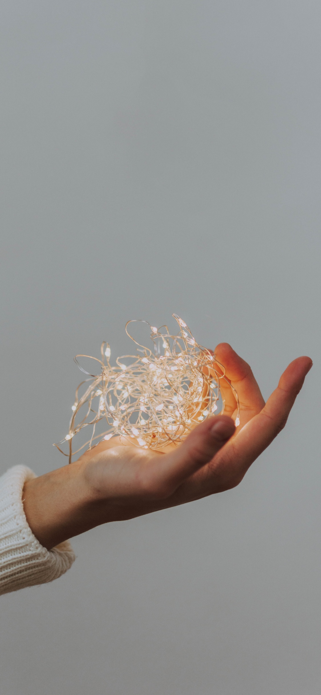 Обои палец, рука, большой палец, ноготь, локоть в разрешении 1125x2436