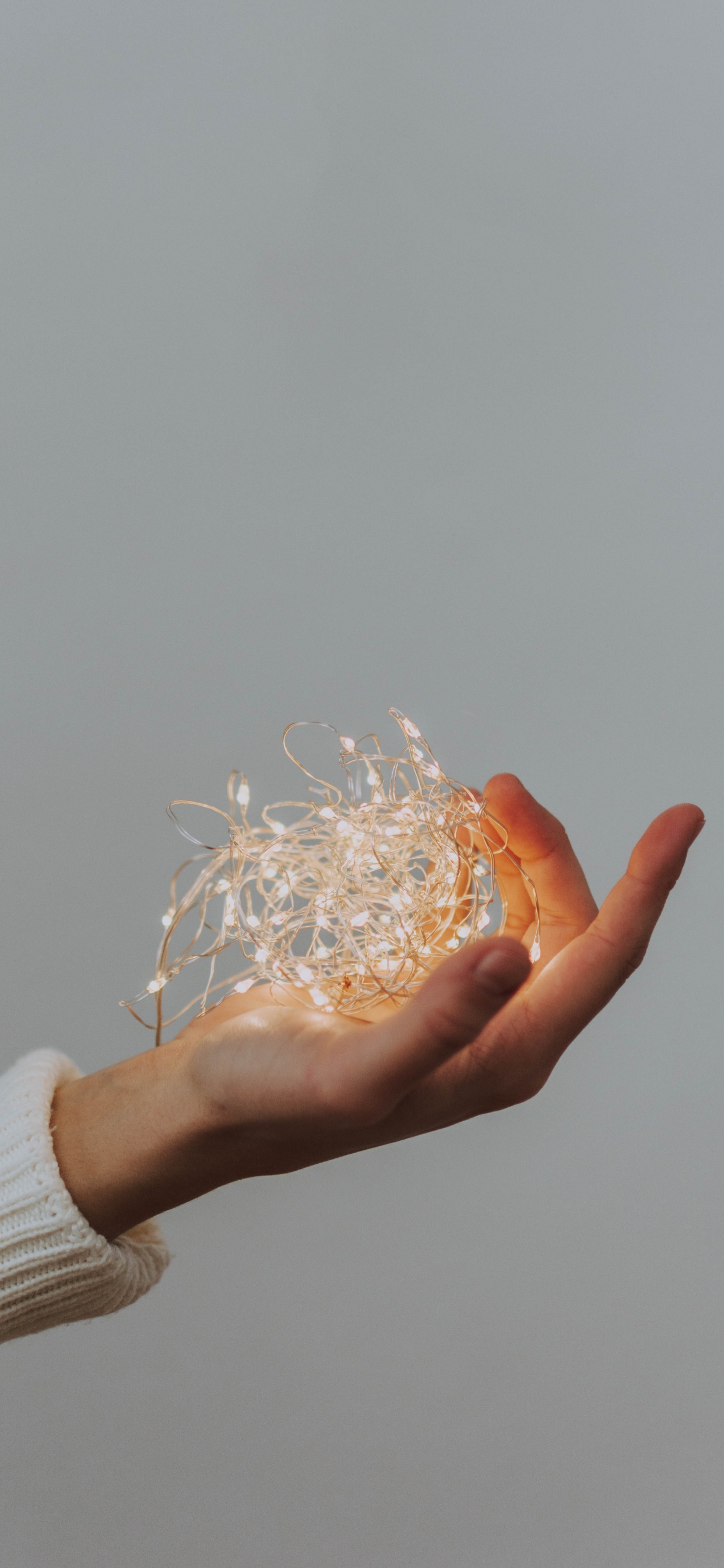 Обои палец, рука, большой палец, ноготь, локоть в разрешении 1242x2688