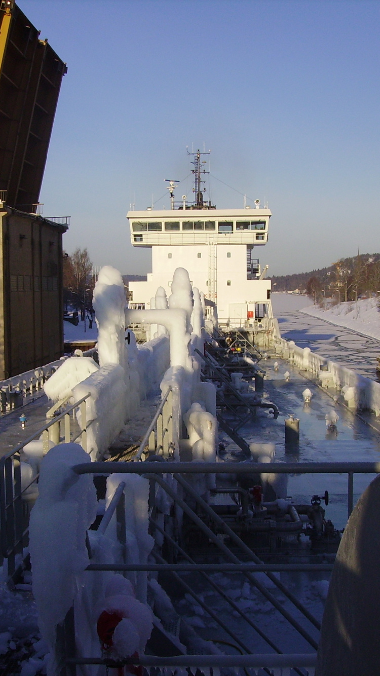 Обои снег, зима, замораживание, город, лед в разрешении 750x1334