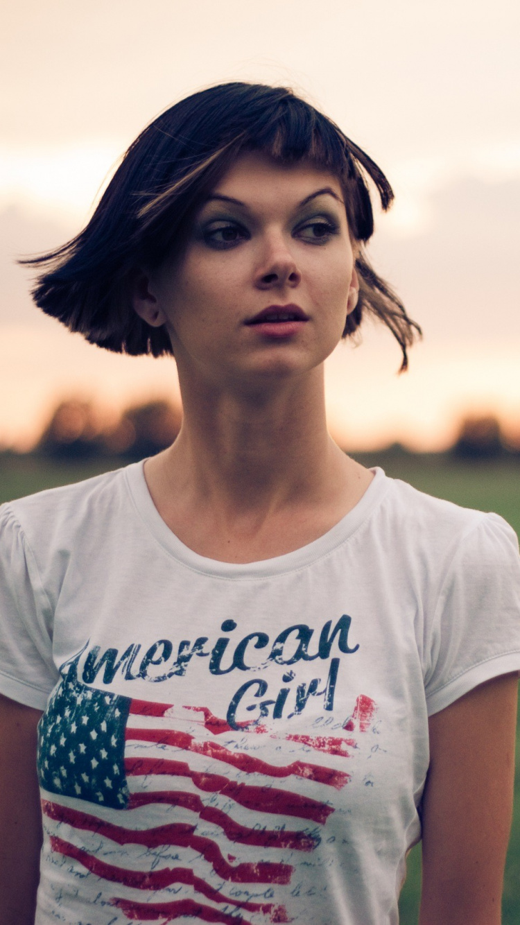 Обои красота, солнечный свет, лето, прохлада, забава в разрешении 750x1334