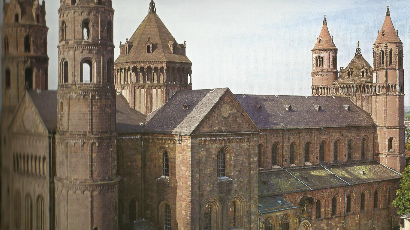 Обои готическая архитектура, архитектура, средневековая архитектура, здание, классическая архитектура в разрешении 1366x768