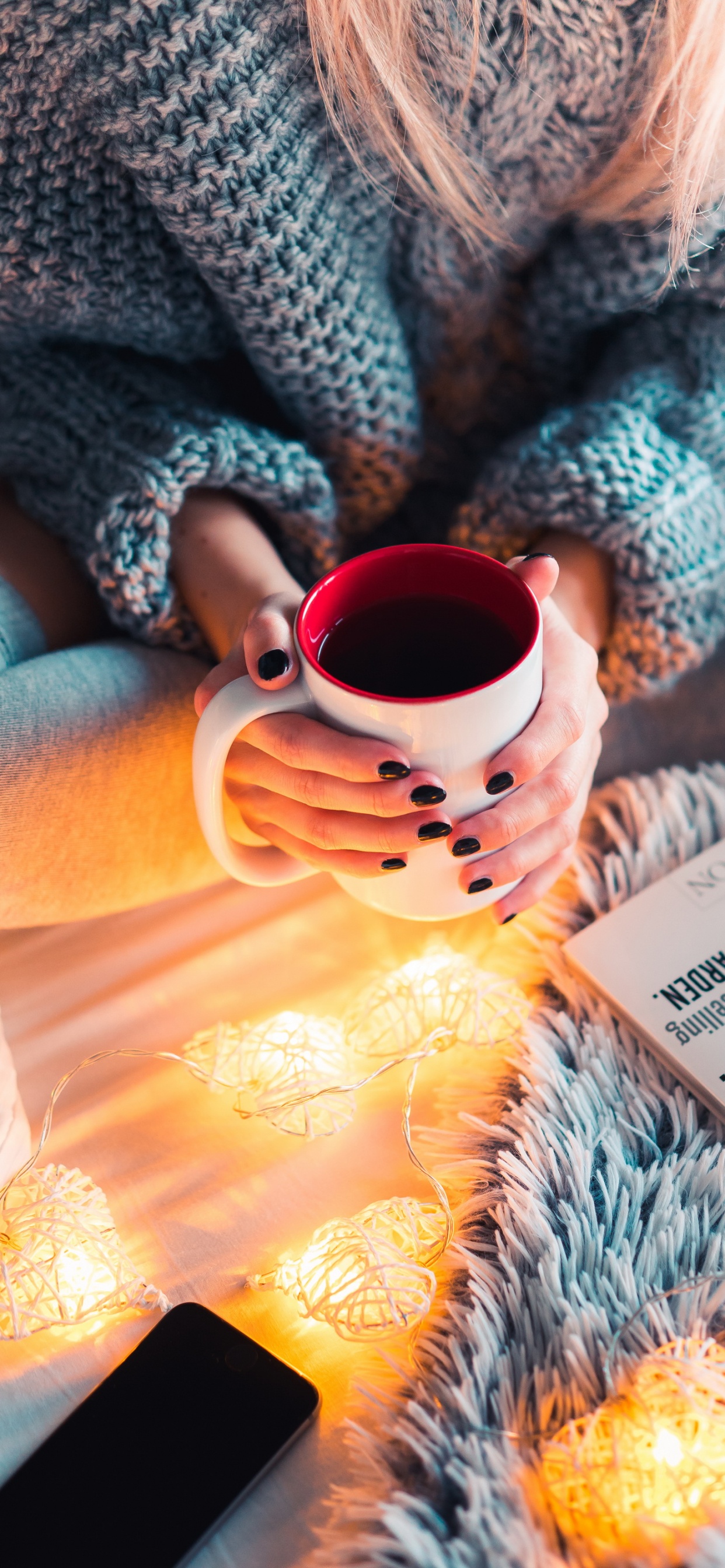 Обои осенние книги, кофе, кружка, книга, кофейная чашка в разрешении 1242x2688