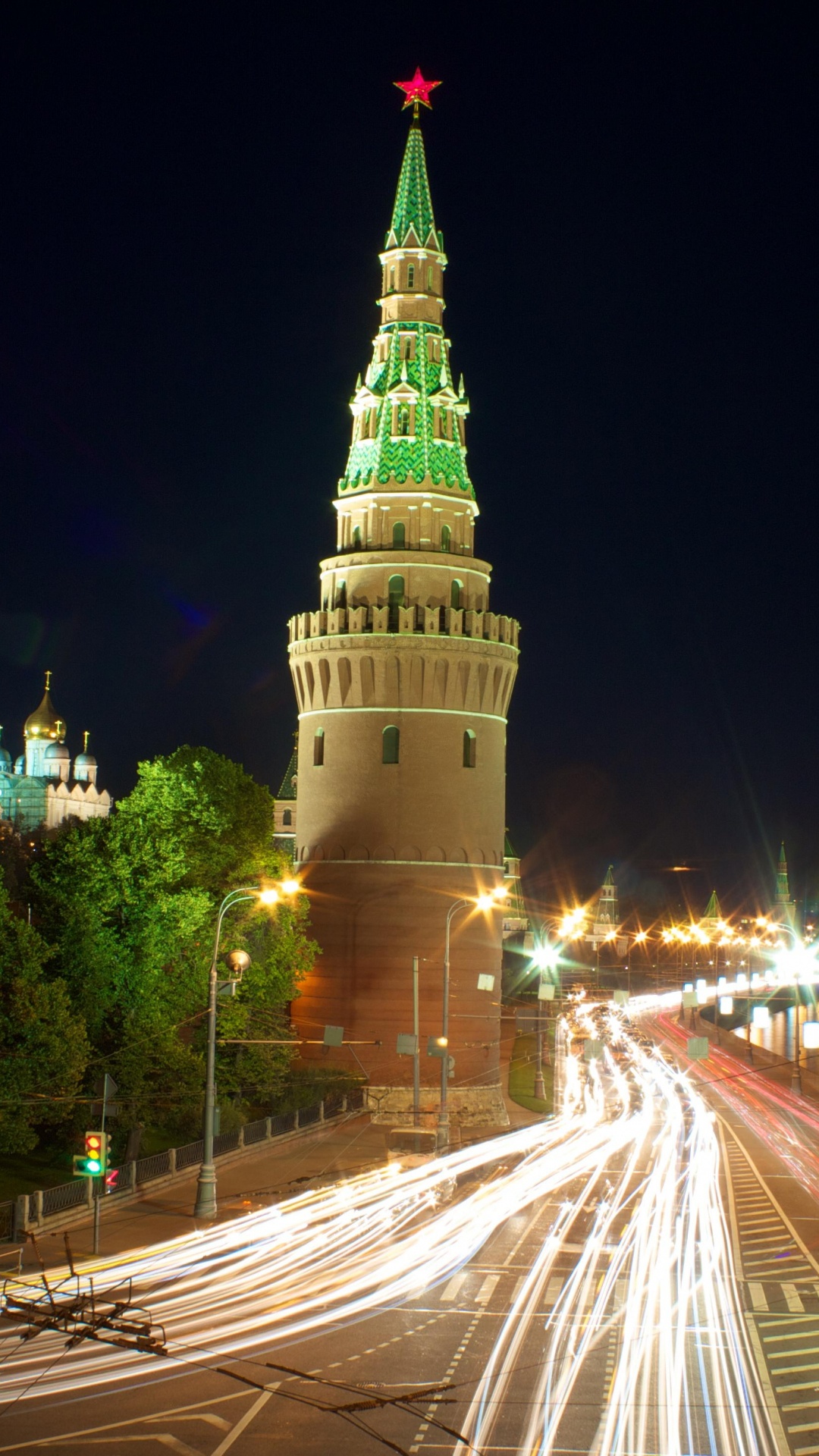 Обои ориентир, ночь, вышка, город, городской район в разрешении 1080x1920