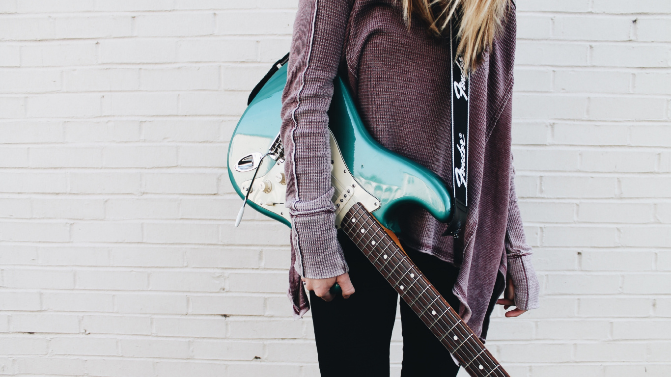 Обои гитара, электрогитара, струнный инструмент, одежда, зеленый в разрешении 1366x768