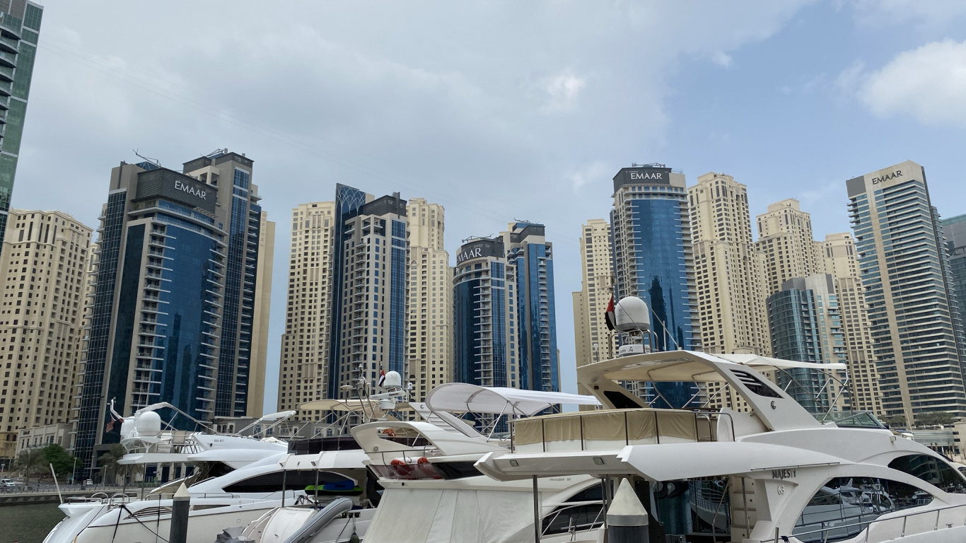 Обои башня, метрополия, город, городской пейзаж, небоскреб в разрешении 1366x768