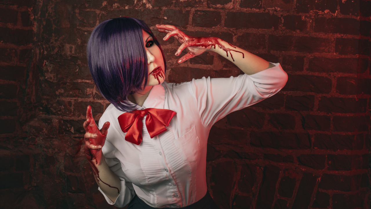 Обои костюм, черный, кровь, волосы, ужас в разрешении 1280x720