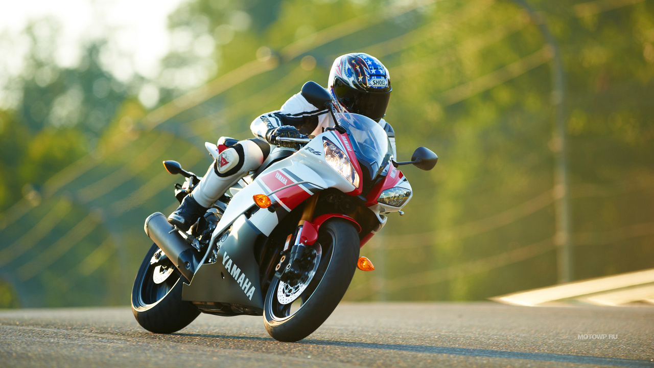 Обои мотоцикл, супербайк, мотоциклетный шлем, авто, гоночный в разрешении 1280x720