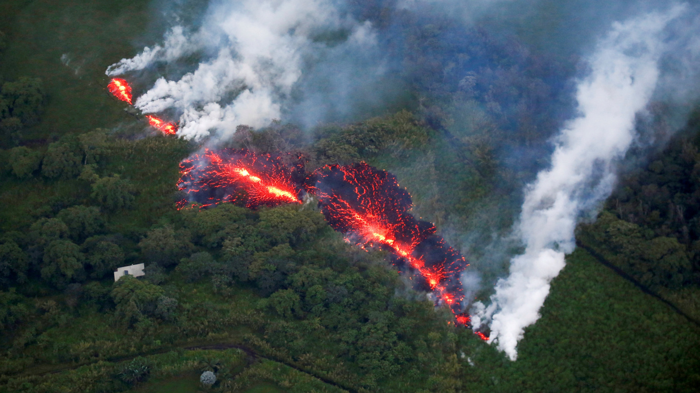 Обои вулкан, вентиляционные щели, лава, дым, пожар в разрешении 1366x768