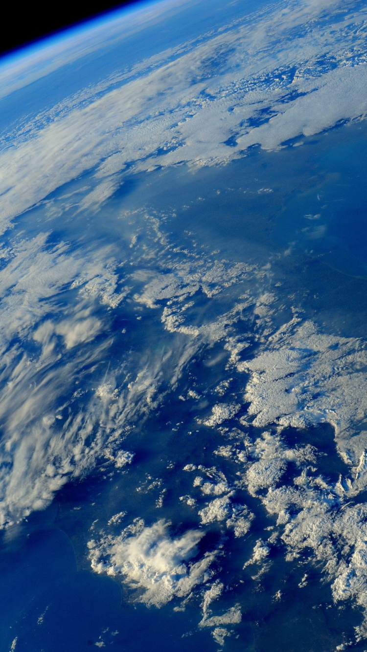 Обои земля, планета, атмосфера земли, поверхность планет, космическое пространство в разрешении 750x1334