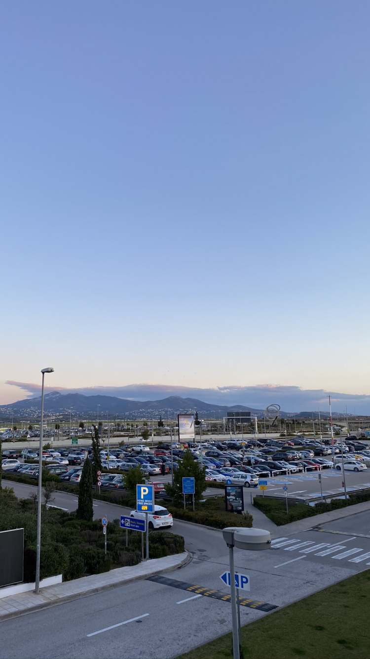 Обои инфраструктура, поле, уличный фонарь, улица, городской дизайн в разрешении 750x1334