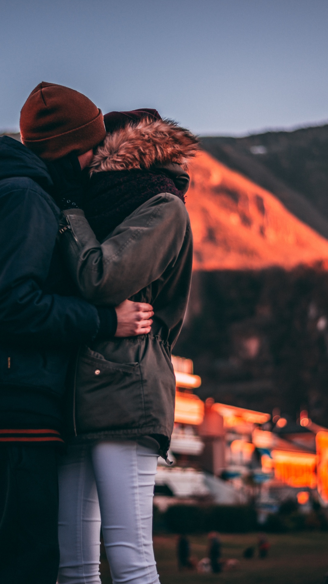 Обои туризм, верхняя одежда, восход солнца, любовь, путешествие в разрешении 1080x1920