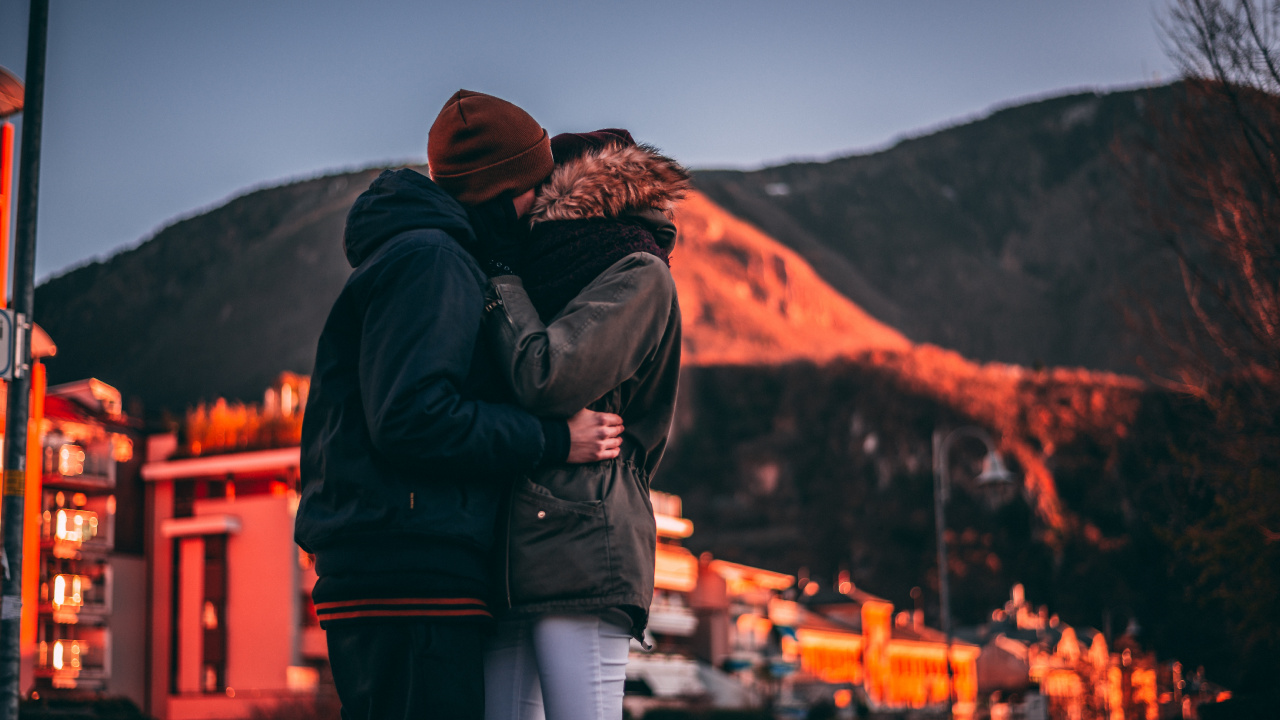 Обои туризм, верхняя одежда, восход солнца, любовь, путешествие в разрешении 1280x720